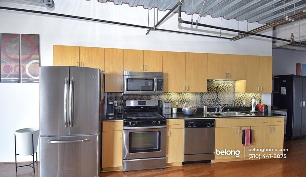 Building Photo - 200 N San Fernando Rd