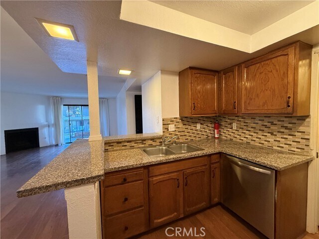 Building Photo - 242 E Fern Ave