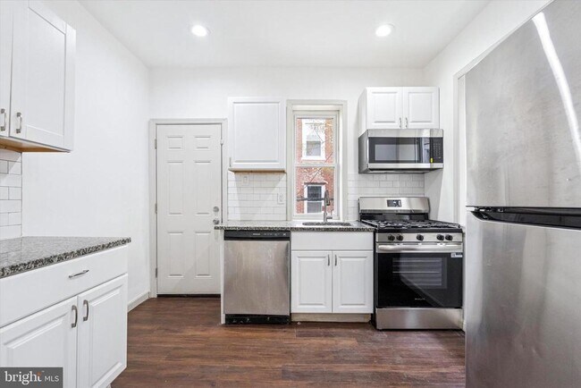 Building Photo - 5551 Addison St