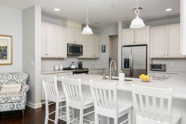 Building Photo - 115 Halsted Dr