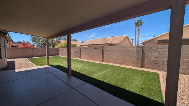 Building Photo - 3 Bedroom Plus an Office Home in the Candlewood Community Near S Cooper Rd and W Warner Rd!