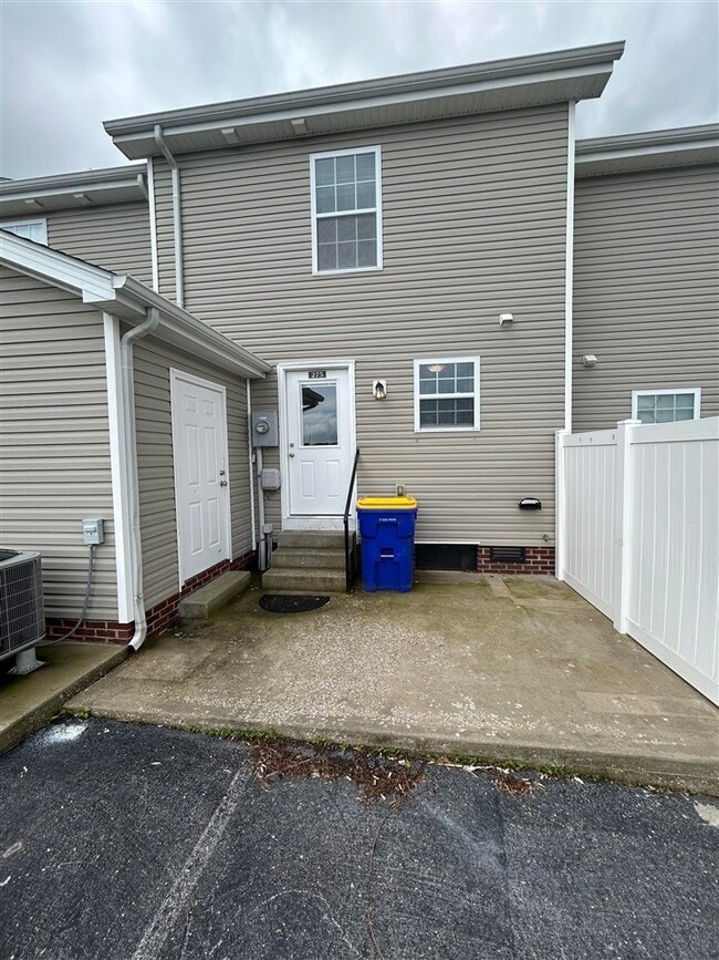 Building Photo - 273 Audley Ave