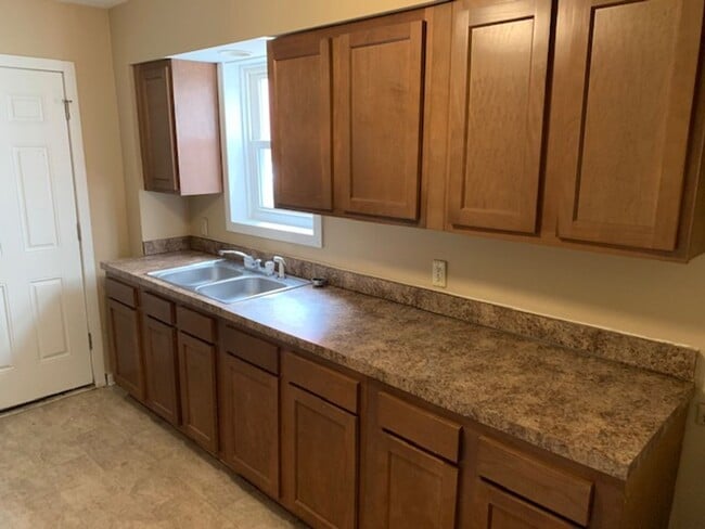 Building Photo - $950 Harrisburg 3 bedroom house for rent