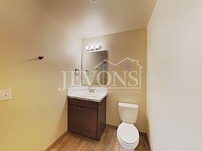 Building Photo - 708 N 29th Ave