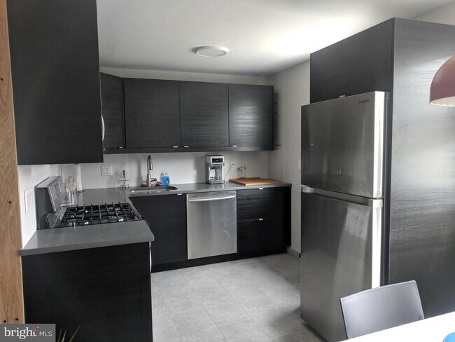 Building Photo - 5400 Hermit Terrace