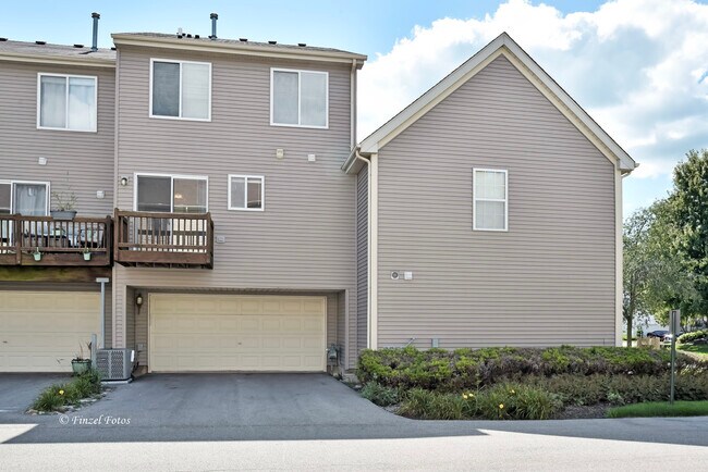 Building Photo - 923 Emerald Dr