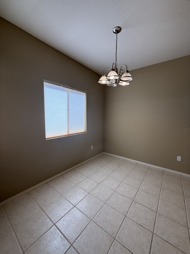 Building Photo - 6800 Vista Del Norte Dr NE