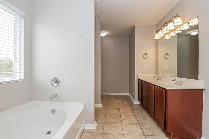 Building Photo - 429 Creek Oak Dr