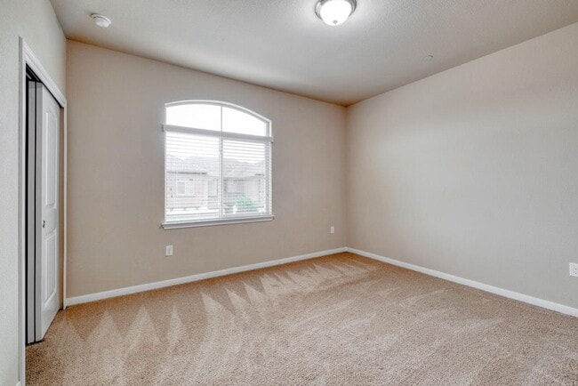 Building Photo - 2880 Donnell Dr
