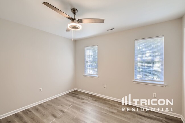 Building Photo - 9022 Jaldena Dr