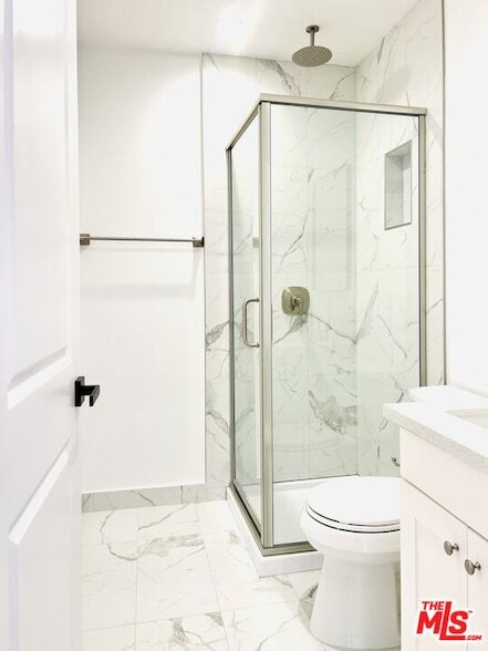 Building Photo - 815 W Glenoaks Blvd