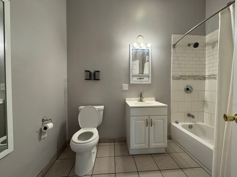 Building Photo - 1858 W 21st Pl