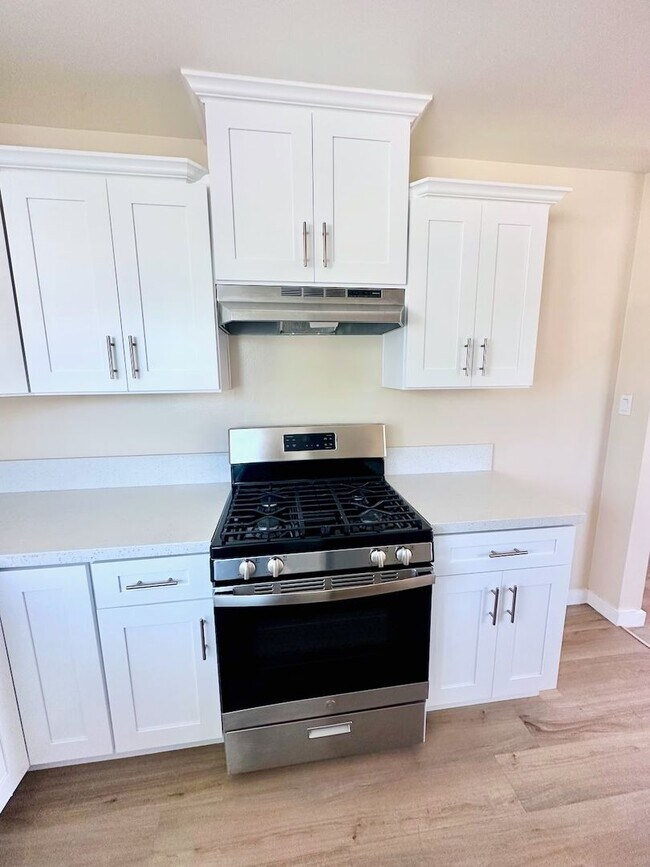 Building Photo - Cedar LB