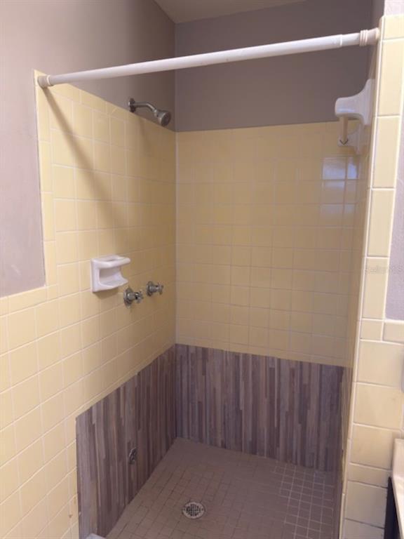 Building Photo - 4409 W Varn Ave