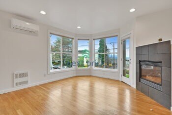 Building Photo - Move-In Ready 3-Bed, 3.5-Bath Home in Prime Location