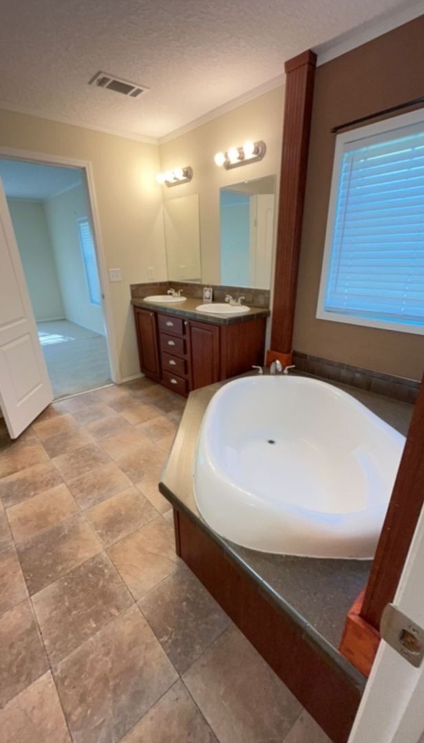 Building Photo - 4 bed/2 bath mobile home