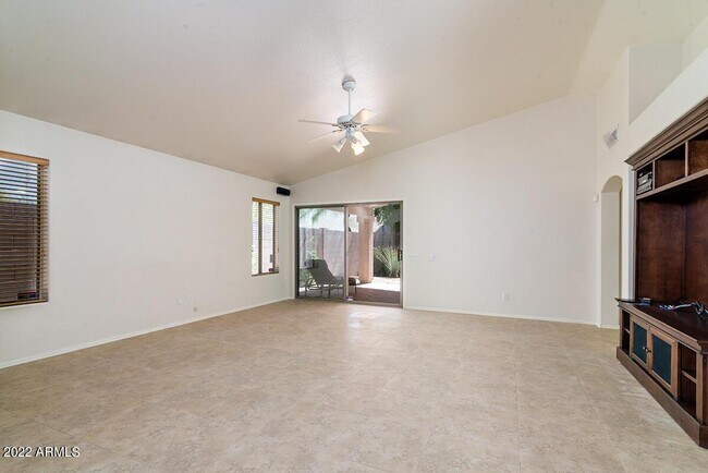 Building Photo - 4715 E Briarwood Terrace