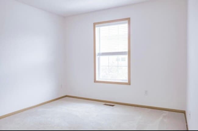 Building Photo - 4385 Empress Dr N