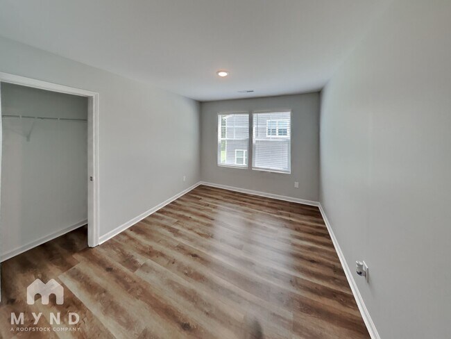 Building Photo - 482 Gray St