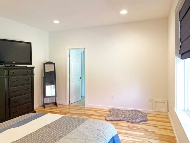Building Photo - Beautiful Single Level Home in North Albany!
