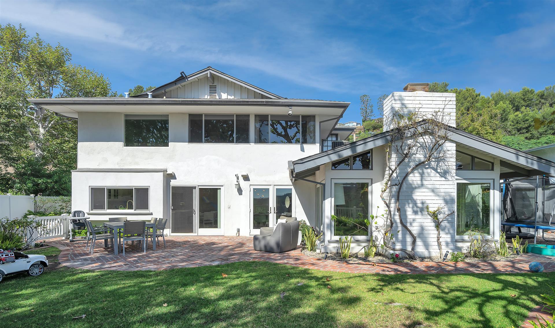 Building Photo - 2324 Banyan Dr