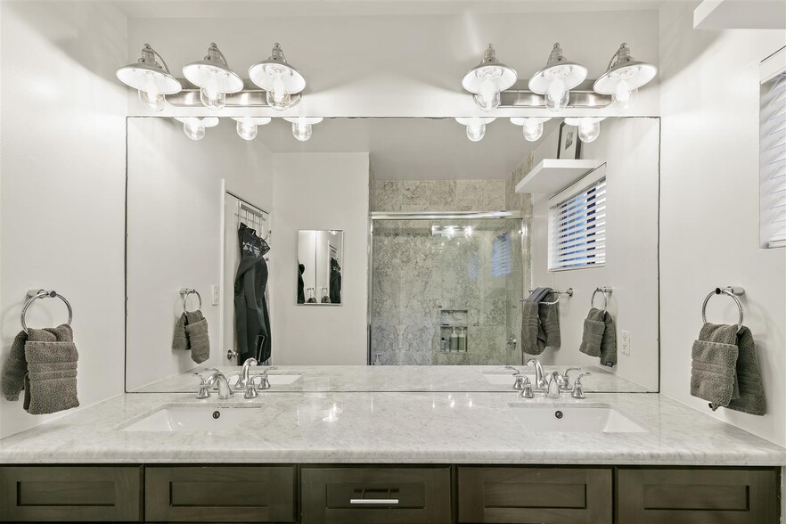 Full Bath, double sinks - 306 3rd St