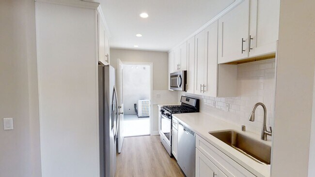 Building Photo - Newly Remodeled 7 room house on Ewing St