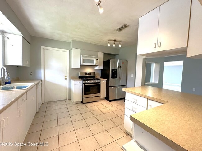 Building Photo - 1082 Madrid Rd