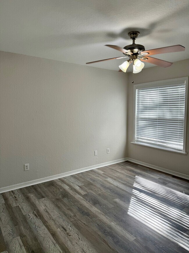 Building Photo - 7511 Seurat St