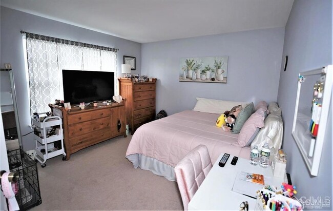 Building Photo - 1303 Blossom Cir