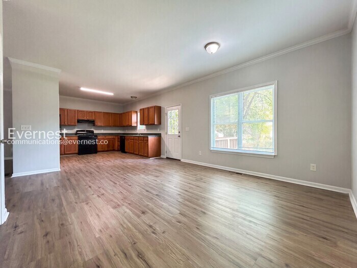 Building Photo - 841 Ridge Ave NW