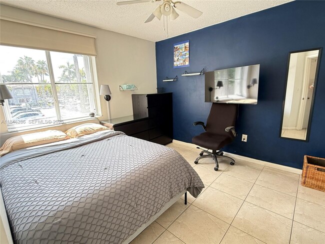 Building Photo - 4764 NW 114th Ave