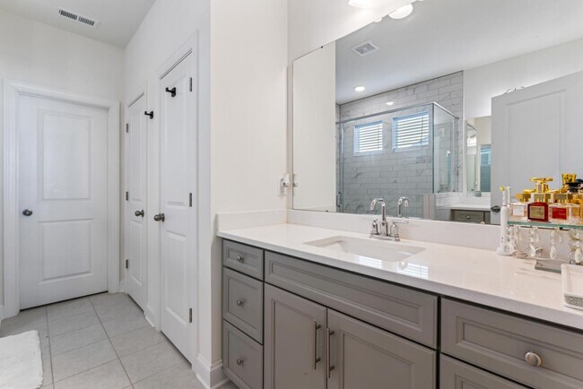 Building Photo - 116 Farrier Ln