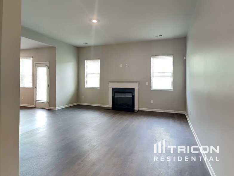 Building Photo - 2092 Massey Ln