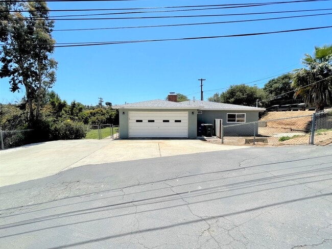 Building Photo - Remodeled Home with Views!