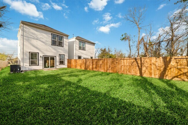 Building Photo - 3818 Lynnfield St