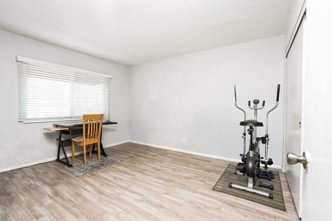 Building Photo - 2530 Clairemont Dr