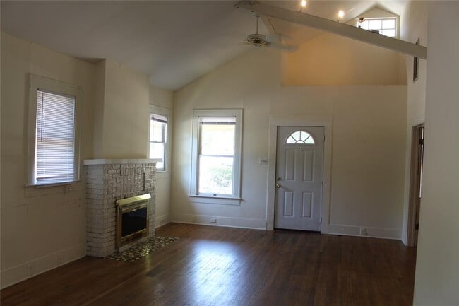 Building Photo - 2826 Salado St