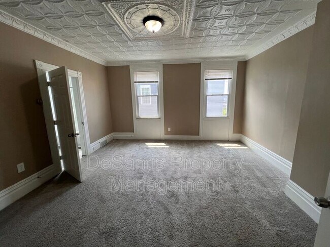 Building Photo - 1104 Brabec St