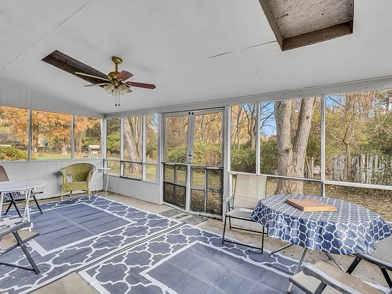 Building Photo - 300 Brookhaven Dr E