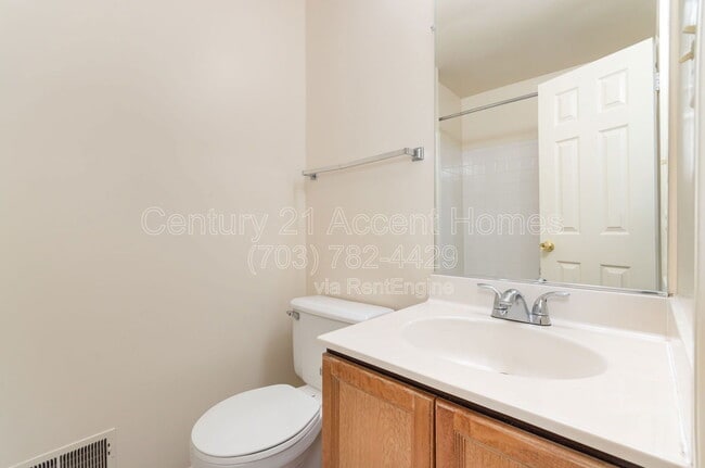 Building Photo - 6143 Summer Park Ln