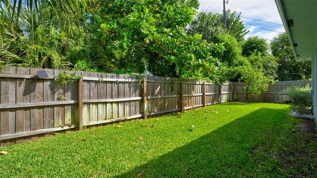 Building Photo - 627 47th St