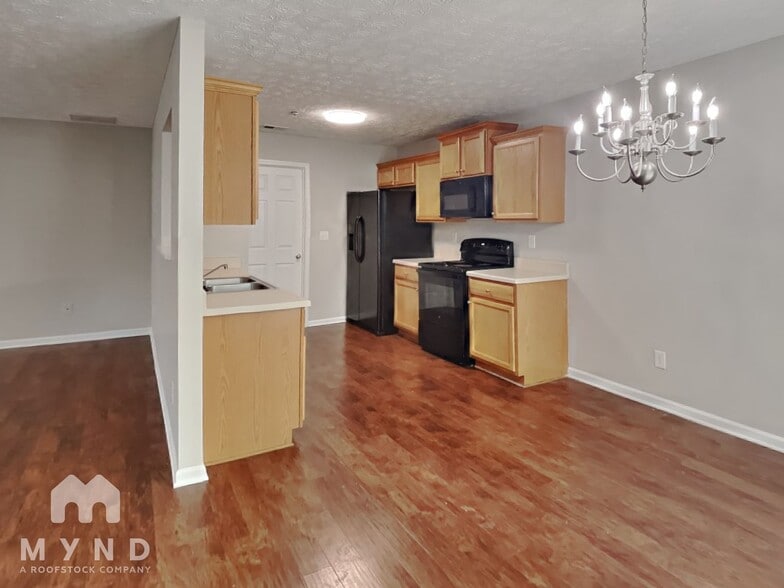 Building Photo - 2013 Briar Creek Ct NE