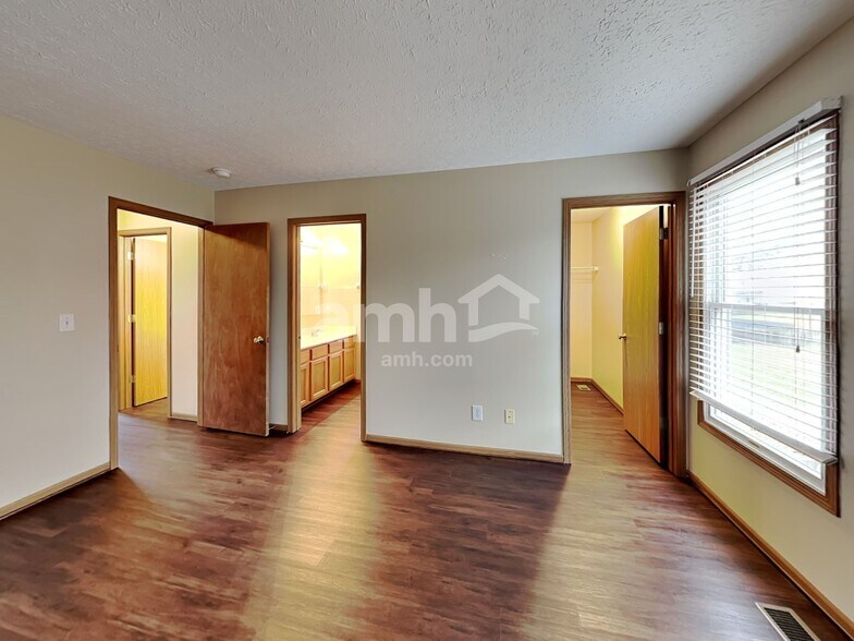 Building Photo - 1840 Pine Grove Pl