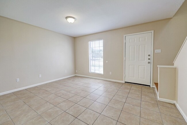 Building Photo - Spring Branch Townhome