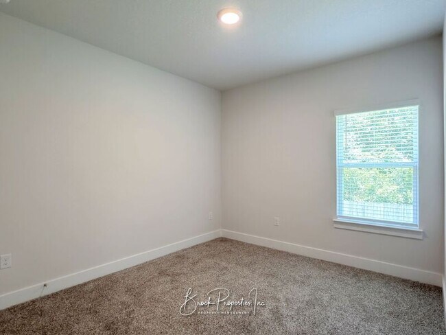Building Photo - 6052 Rutherford Lp