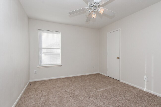 Building Photo - 6103 Menor Crest Dr