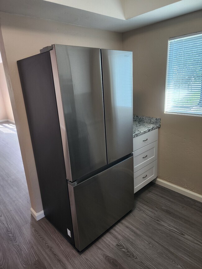 Building Photo - 696 Garfield Ave