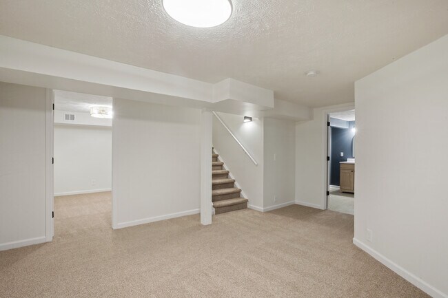 Building Photo - 1003 E Hopkins Dr