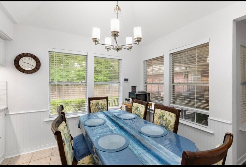 Building Photo - 1132 Kensington Ct